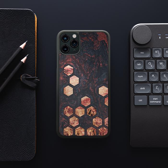 iPhone 11 Pro Max Handyhülle aus Harz und Holz - Synergy#F27
