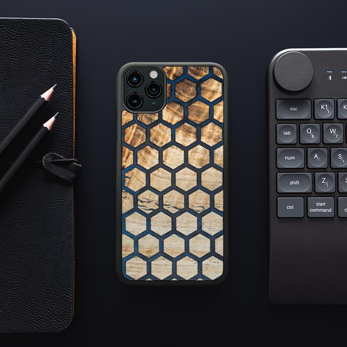 iPhone 11 Pro Max Handyhülle aus Harz und Holz - Synergy#F36