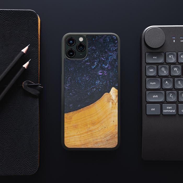 iPhone 11 Pro Max Handyhülle aus Harz und Holz - Synergy#F37