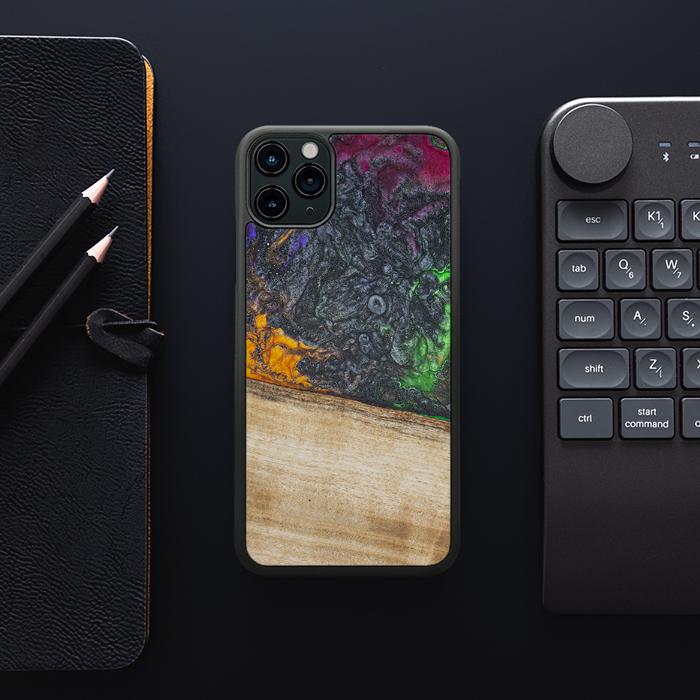 iPhone 11 Pro Max Handyhülle aus Harz und Holz - Synergy#F8