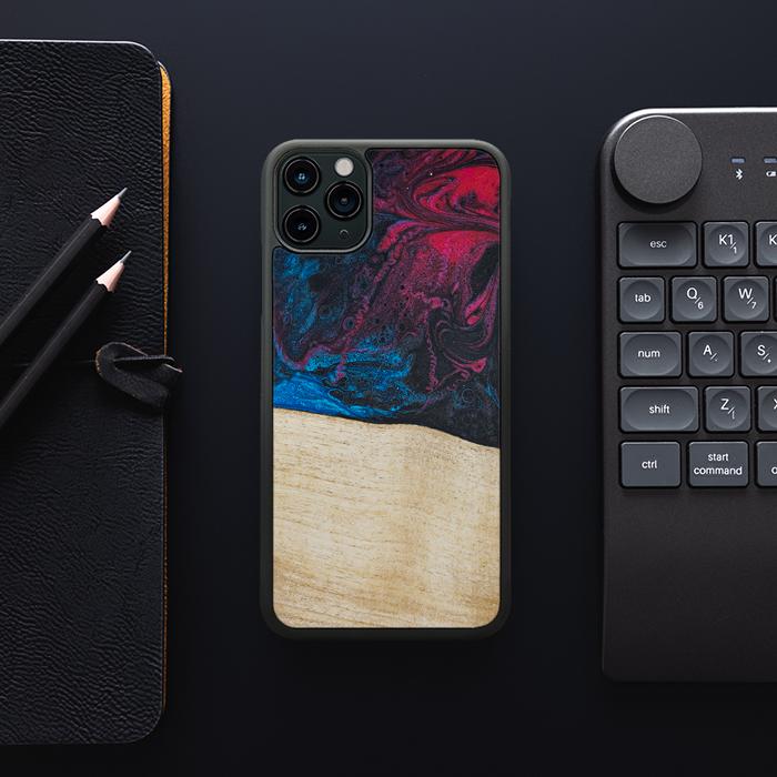 iPhone 11 Pro Max Handyhülle aus Harz und Holz - Synergy#F9