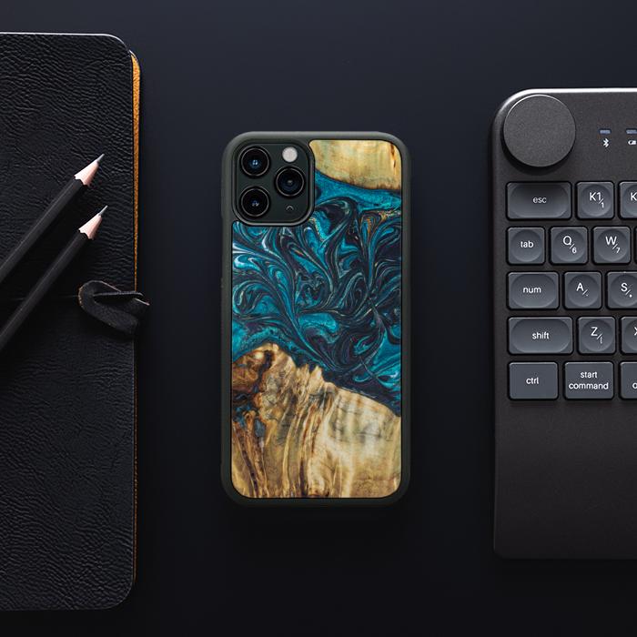 iPhone 11 Pro Handyhülle aus Harz und Holz - Synergy#E12