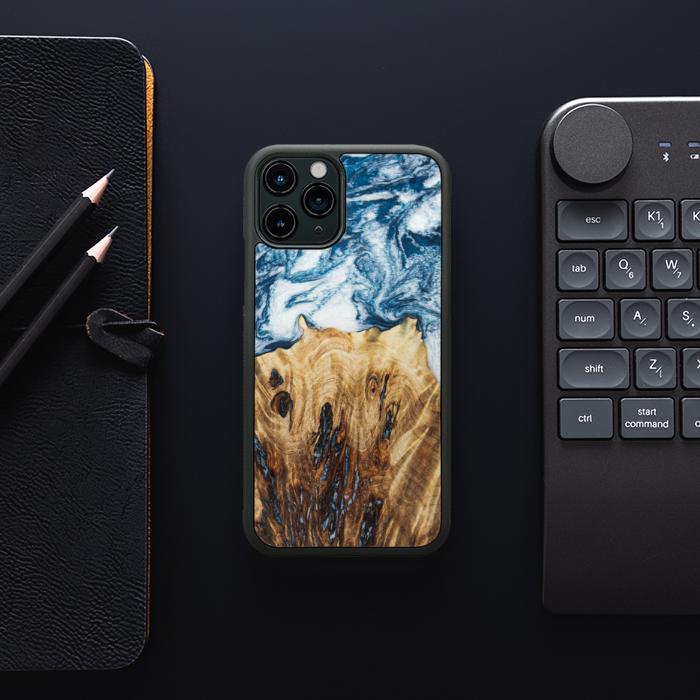 iPhone 11 Pro Handyhülle aus Harz und Holz - Synergy#E23