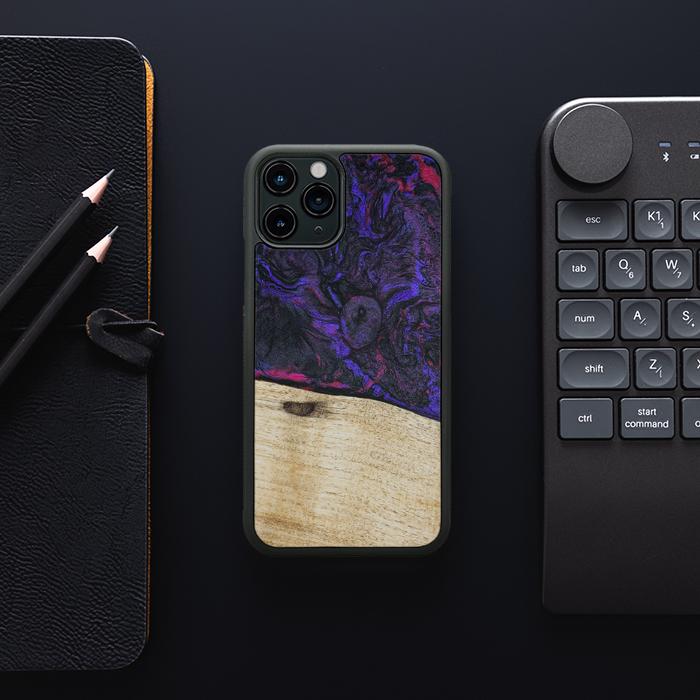 iPhone 11 Pro Handyhülle aus Harz und Holz - Synergy#F18
