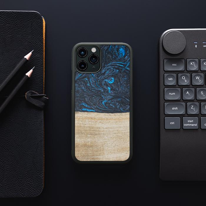 iPhone 11 Pro Handyhülle aus Harz und Holz - Synergy#F19