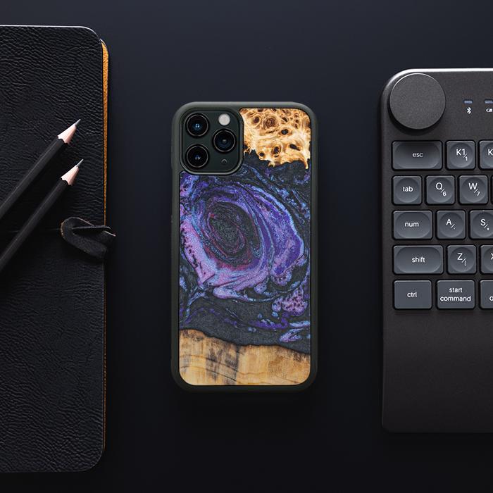 iPhone 11 Pro Handyhülle aus Harz und Holz - Synergy#F24