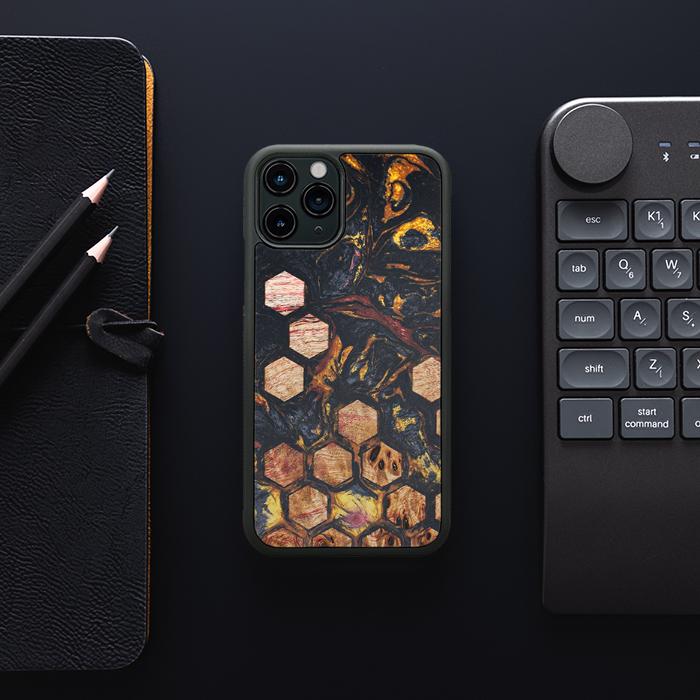 iPhone 11 Pro Handyhülle aus Harz und Holz - Synergy#F26