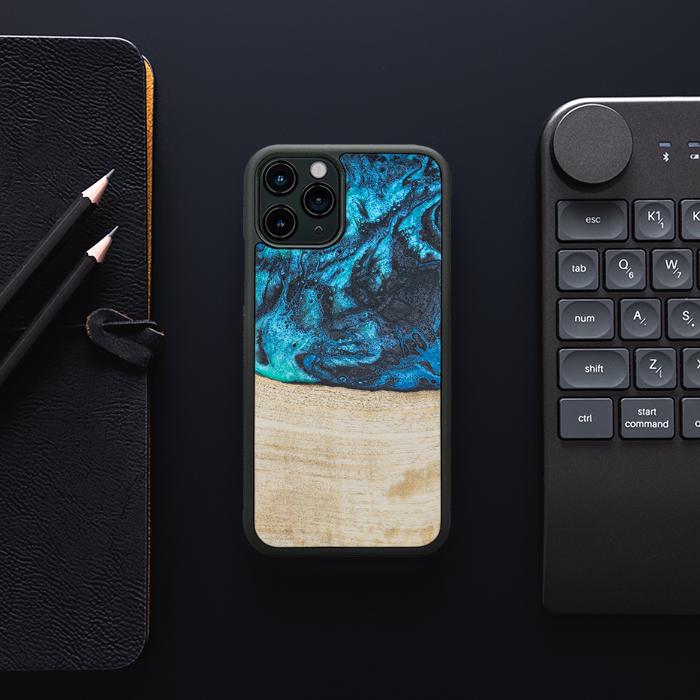 iPhone 11 Pro Handyhülle aus Harz und Holz - Synergy#F3