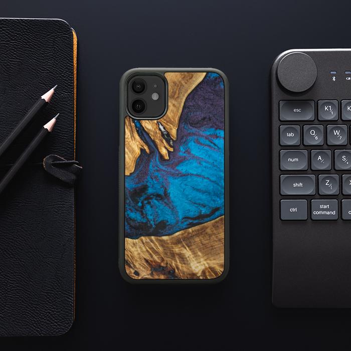 iPhone 11 etui na telefon z żywicy i drewna - Synergy#E21