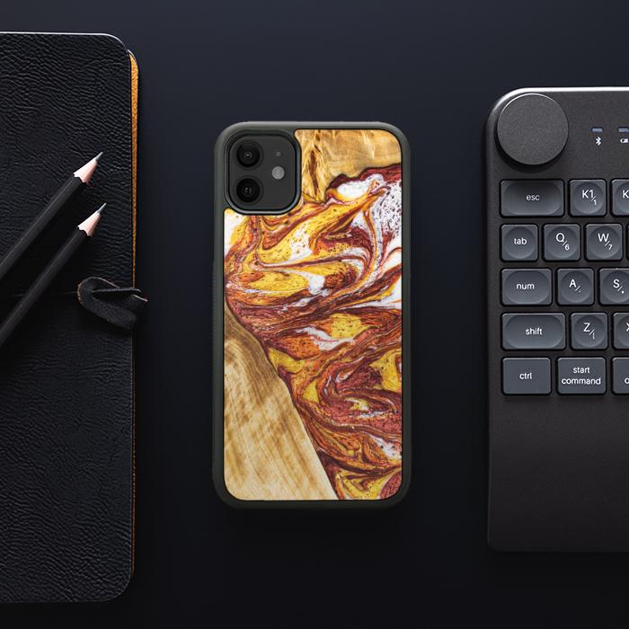 iPhone 11 Handyhülle aus Harz und Holz - Synergy#E4