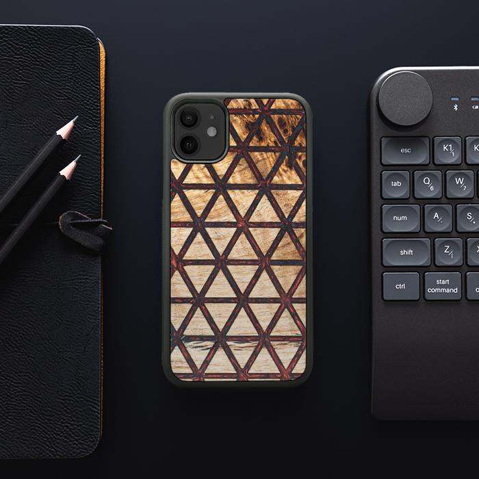 iPhone 11 Handyhülle aus Harz und Holz - Synergy#F22