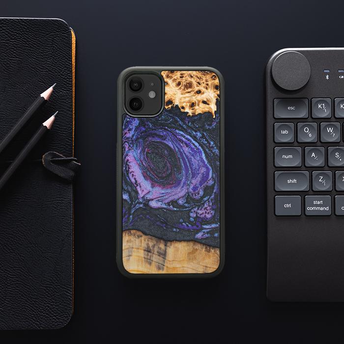 iPhone 11 Handyhülle aus Harz und Holz - Synergy#F24