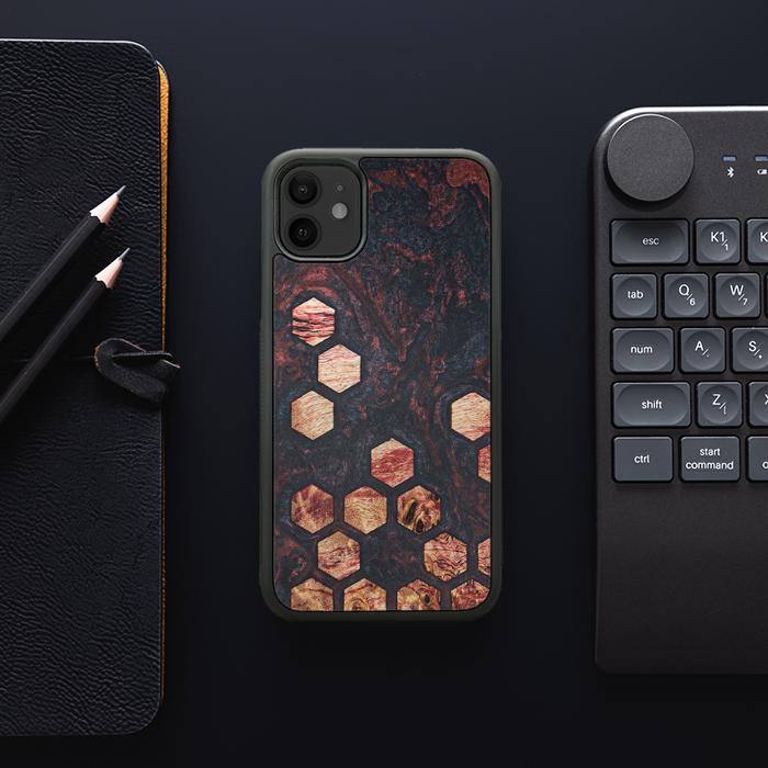 iPhone 11 Handyhülle aus Harz und Holz - Synergy#F27