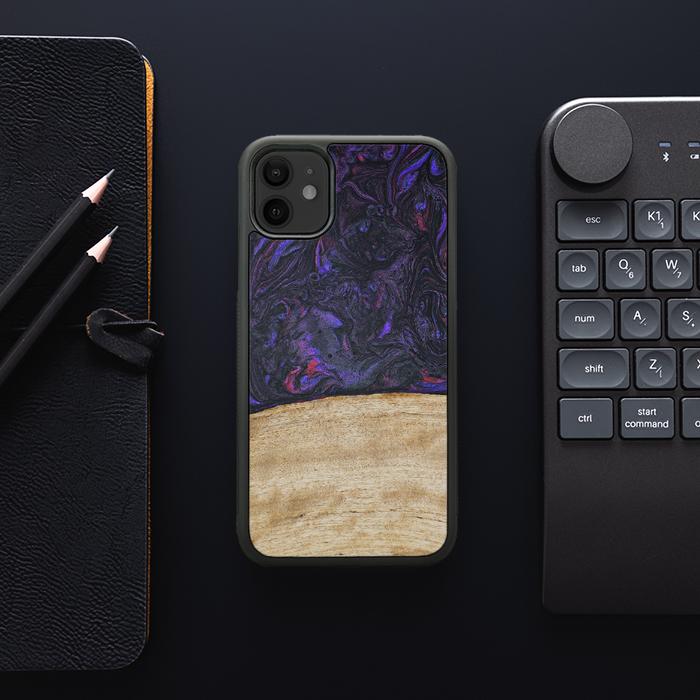 iPhone 11 Handyhülle aus Harz und Holz - Synergy#F7
