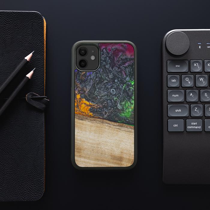 iPhone 11 Handyhülle aus Harz und Holz - Synergy#F8