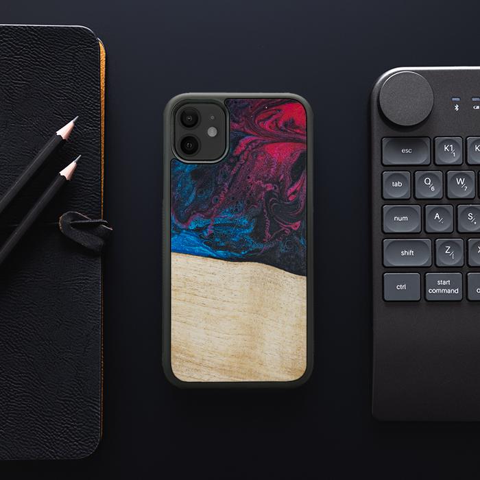 iPhone 11 Handyhülle aus Harz und Holz - Synergy#F9