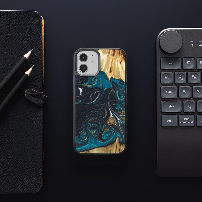 iPhone 12 Mini Handyhülle aus Harz und Holz - SYNERGY#E1