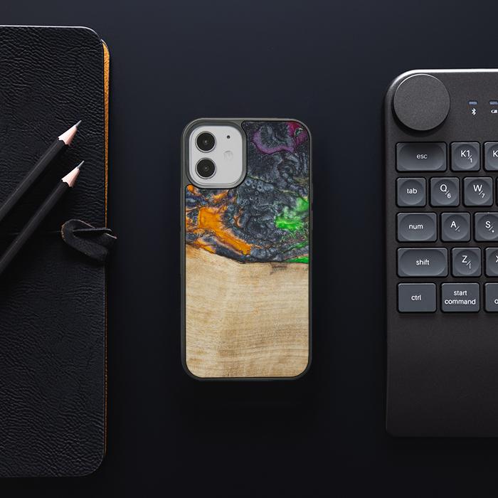 iPhone 12 Mini Handyhülle aus Harz und Holz - Synergy#F16