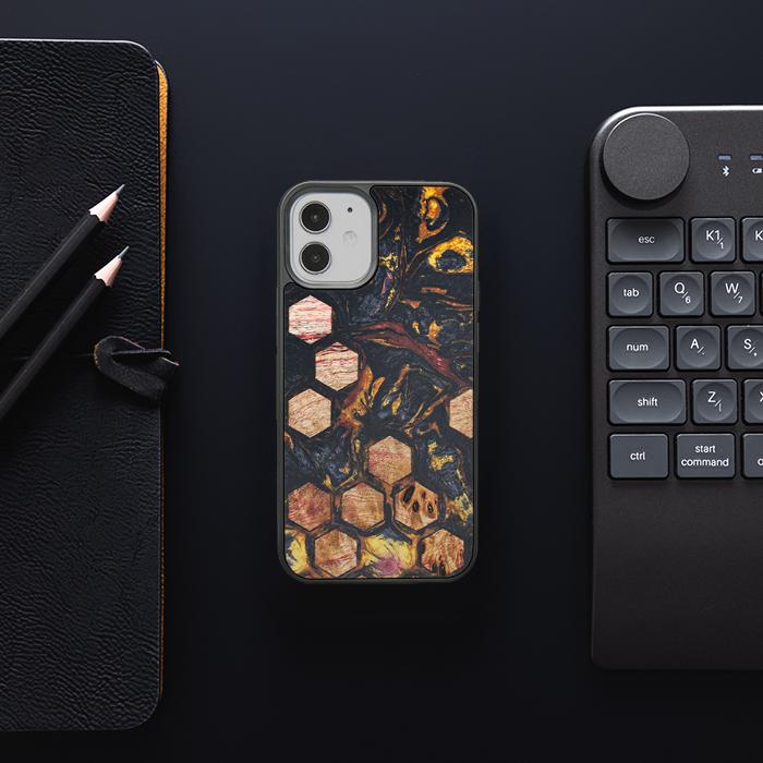 iPhone 12 Mini Handyhülle aus Harz und Holz - Synergy#F26