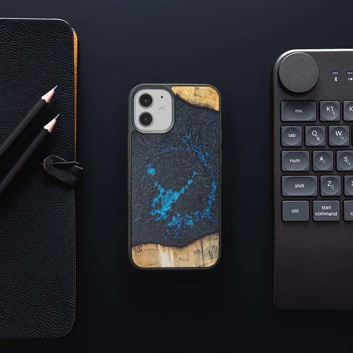 iPhone 12 Mini Handyhülle aus Harz und Holz - Synergy#F35