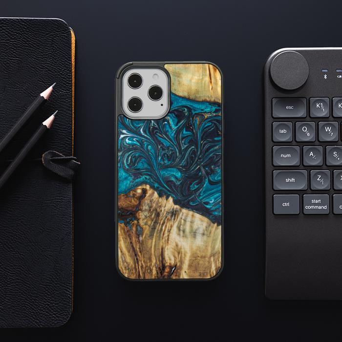 iPhone 12 Pro Max Handyhülle aus Harz und Holz - Synergy#E12