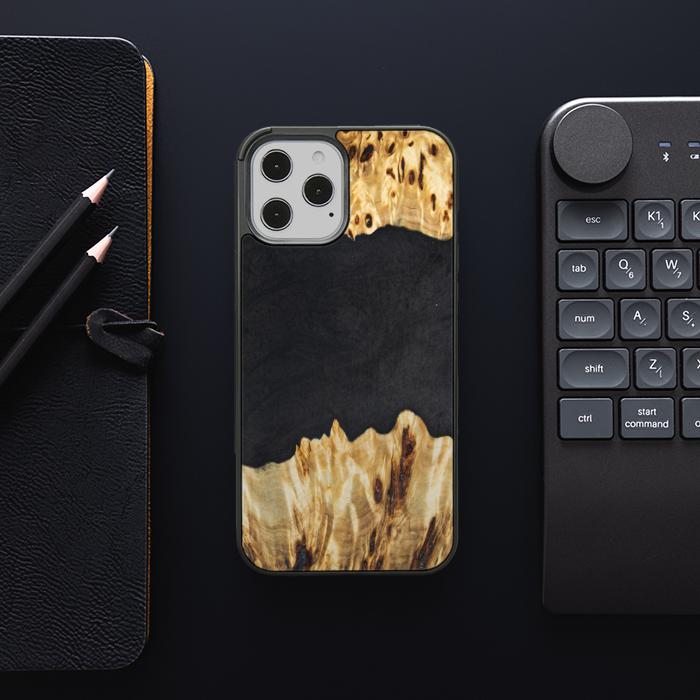 iPhone 12 Pro Max Handyhülle aus Harz und Holz - Synergy#E19