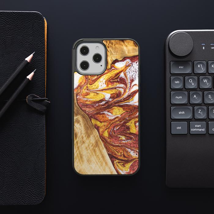 iPhone 12 Pro Max Handyhülle aus Harz und Holz - Synergy#E4