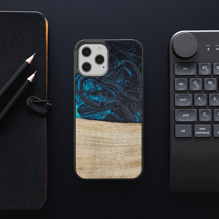 iPhone 12 Pro Max Handyhülle aus Harz und Holz - Synergy#F13