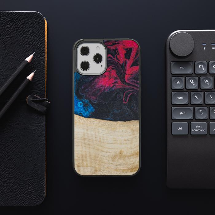 iPhone 12 Pro Max Handyhülle aus Harz und Holz - Synergy#F14