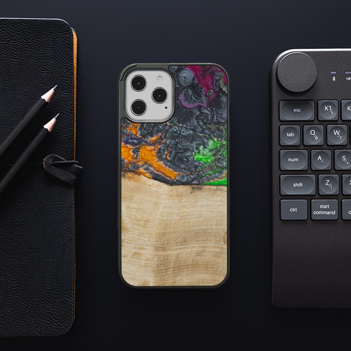 iPhone 12 Pro Max Handyhülle aus Harz und Holz - Synergy#F16