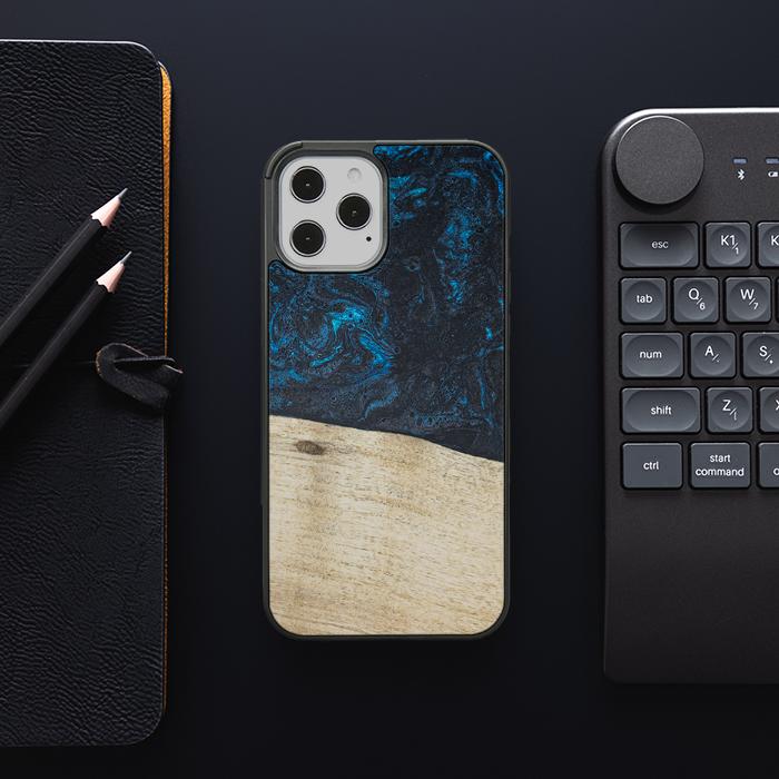 iPhone 12 Pro Max Handyhülle aus Harz und Holz - Synergy#F17
