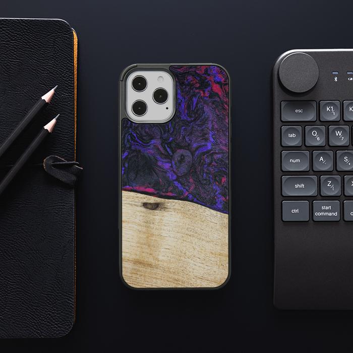 iPhone 12 Pro Max Handyhülle aus Harz und Holz - Synergy#F18