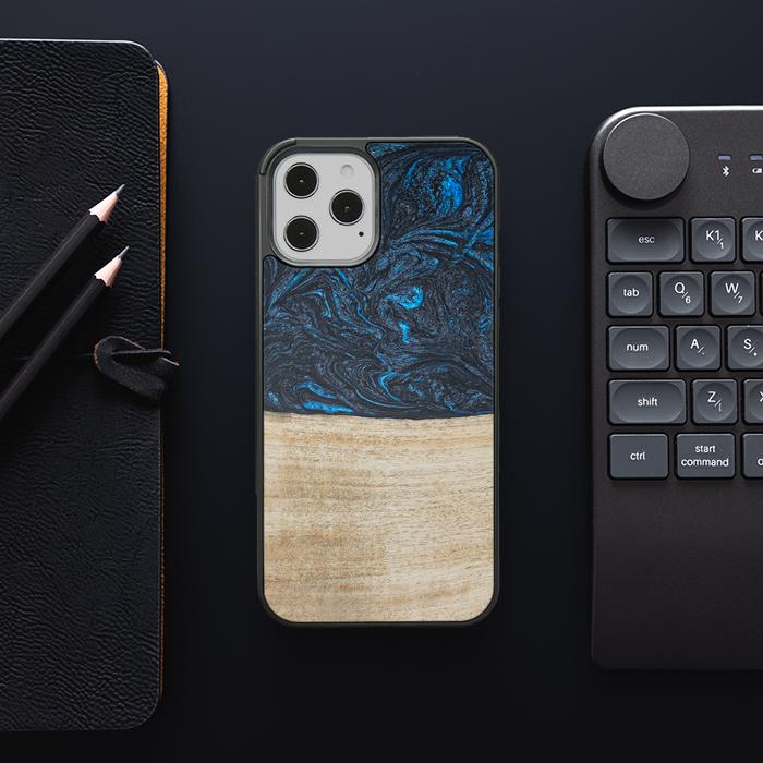 iPhone 12 Pro Max Handyhülle aus Harz und Holz - Synergy#F19
