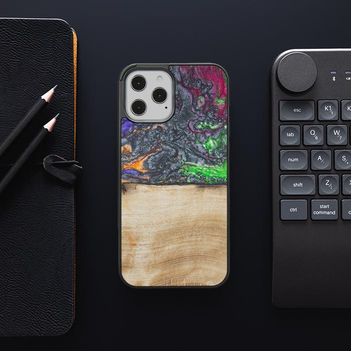 iPhone 12 Pro Max Handyhülle aus Harz und Holz - Synergy#F2