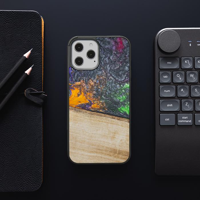 iPhone 12 Pro Max Handyhülle aus Harz und Holz - Synergy#F20