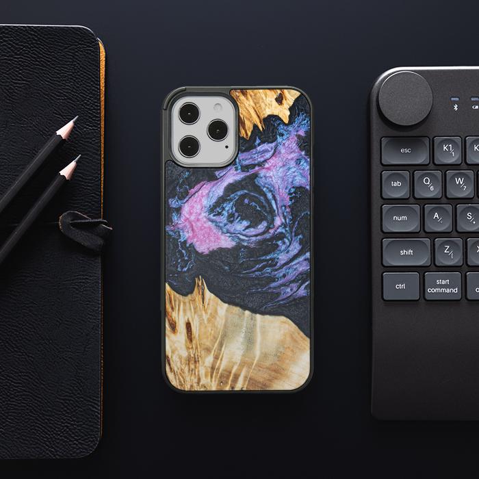 iPhone 12 Pro Max Handyhülle aus Harz und Holz - Synergy#F25