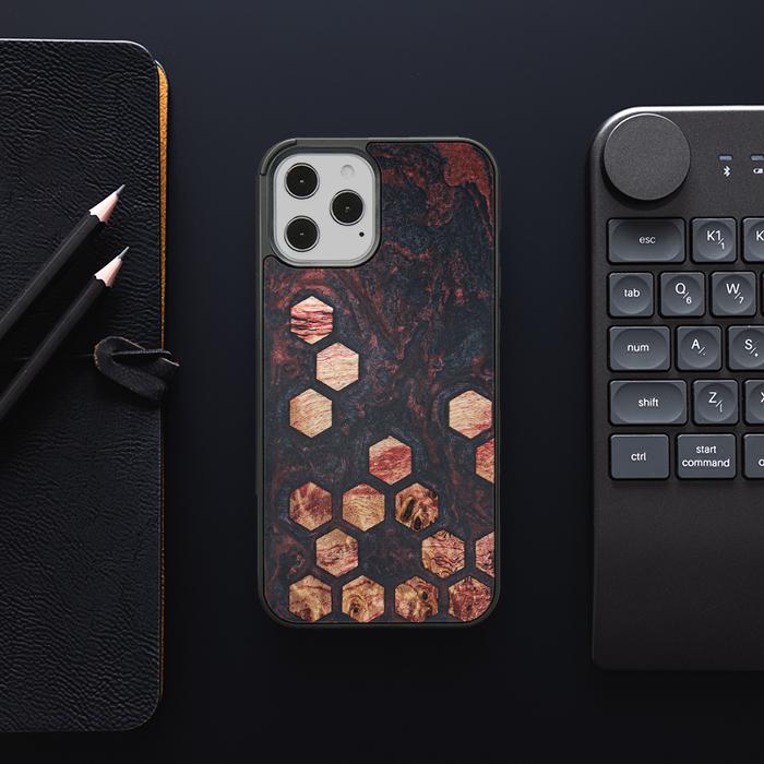 iPhone 12 Pro Max Handyhülle aus Harz und Holz - Synergy#F27