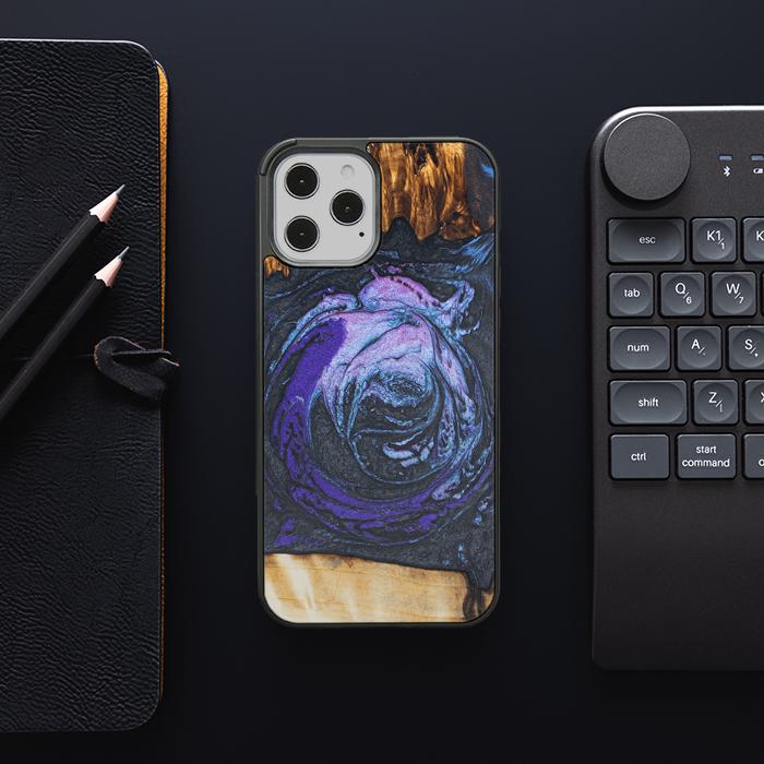 iPhone 12 Pro Max Handyhülle aus Harz und Holz - Synergy#F34
