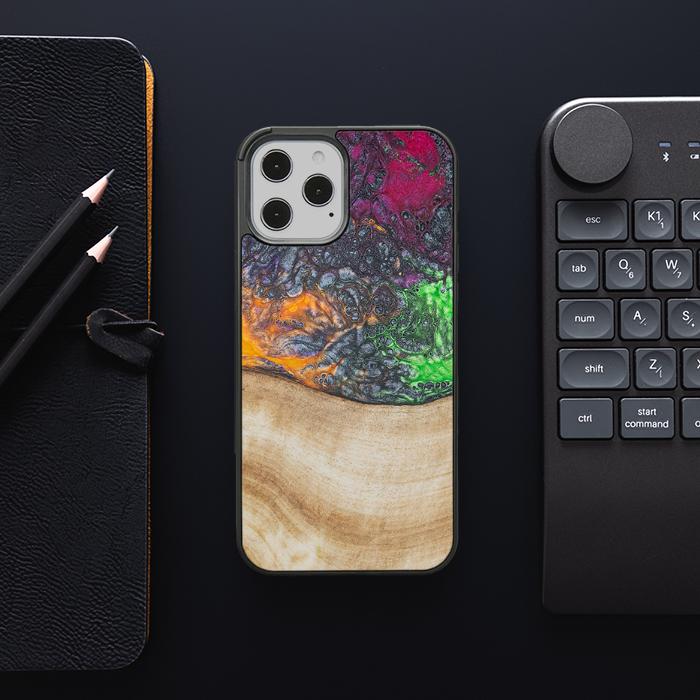 iPhone 12 Pro Max Handyhülle aus Harz und Holz - Synergy#F6