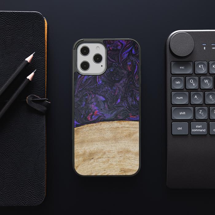 iPhone 12 Pro Max Handyhülle aus Harz und Holz - Synergy#F7