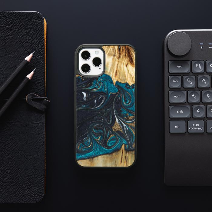 iPhone 12 Pro Handyhülle aus Harz und Holz - SYNERGY#E1