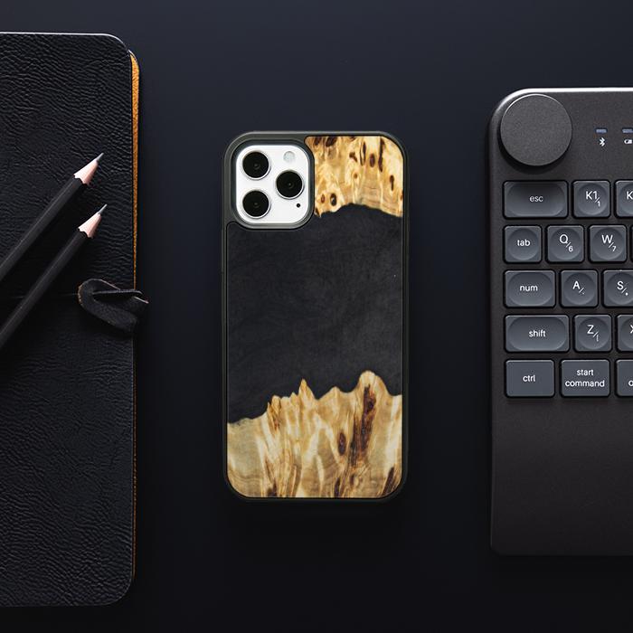 iPhone 12 Pro Handyhülle aus Harz und Holz - Synergy#E19