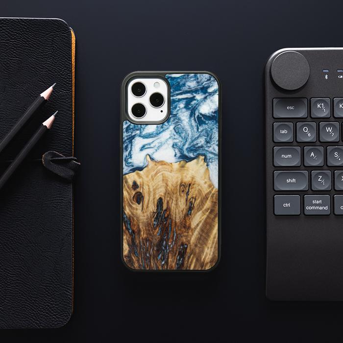 iPhone 12 Pro Handyhülle aus Harz und Holz - Synergy#E23