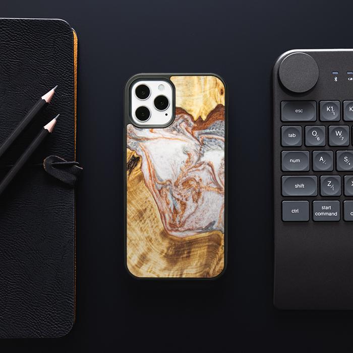 iPhone 12 Pro Handyhülle aus Harz und Holz - Synergy#E5