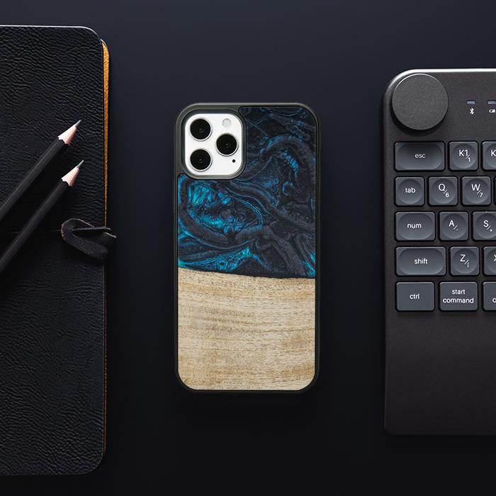 iPhone 12 Pro Handyhülle aus Harz und Holz - Synergy#F13
