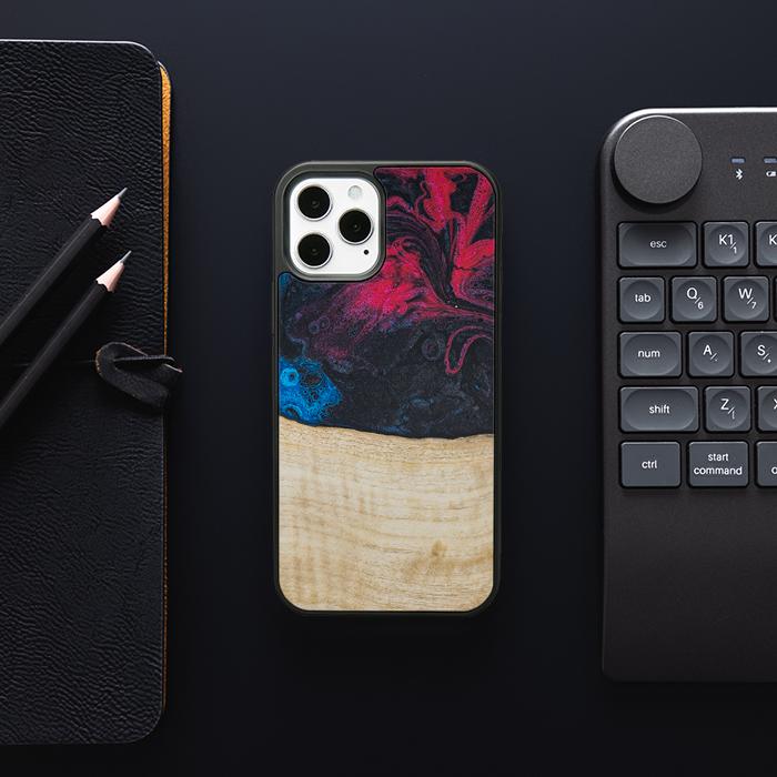 iPhone 12 Pro Handyhülle aus Harz und Holz - Synergy#F14