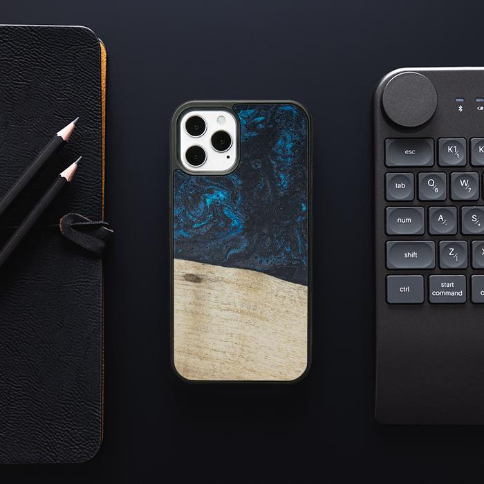 iPhone 12 Pro Handyhülle aus Harz und Holz - Synergy#F17