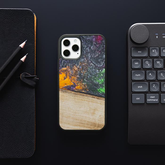iPhone 12 Pro Handyhülle aus Harz und Holz - Synergy#F20