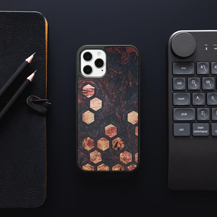 iPhone 12 Pro Handyhülle aus Harz und Holz - Synergy#F27