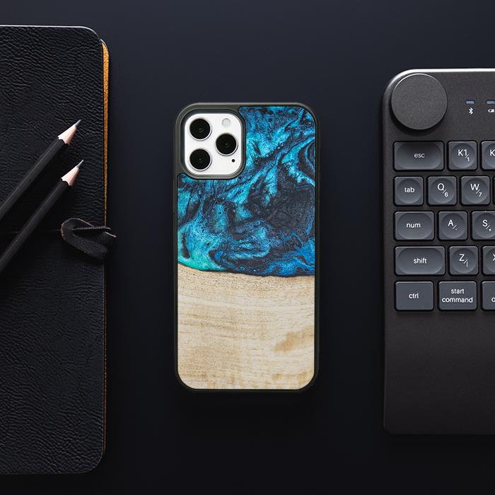 iPhone 12 Pro Handyhülle aus Harz und Holz - Synergy#F3